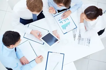 Representacion de equipo trabajando.